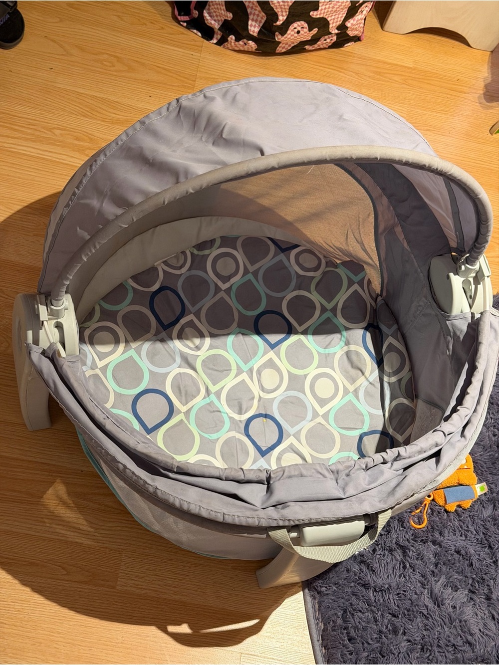 Gray Portable Baby Bassinet with Patterned Interior